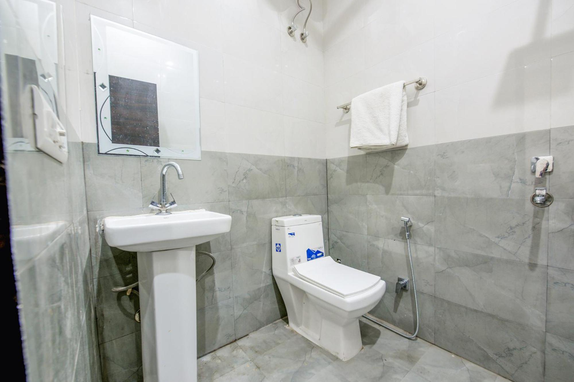 Fabhotel Royal Regency I Ludhiana Buitenkant foto